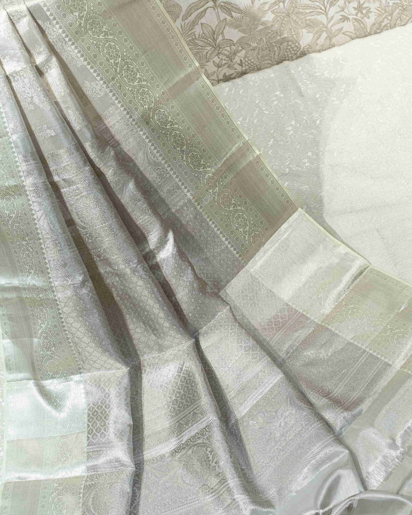 Silver Zari Tissue Floral Brocade Banarasi Saree