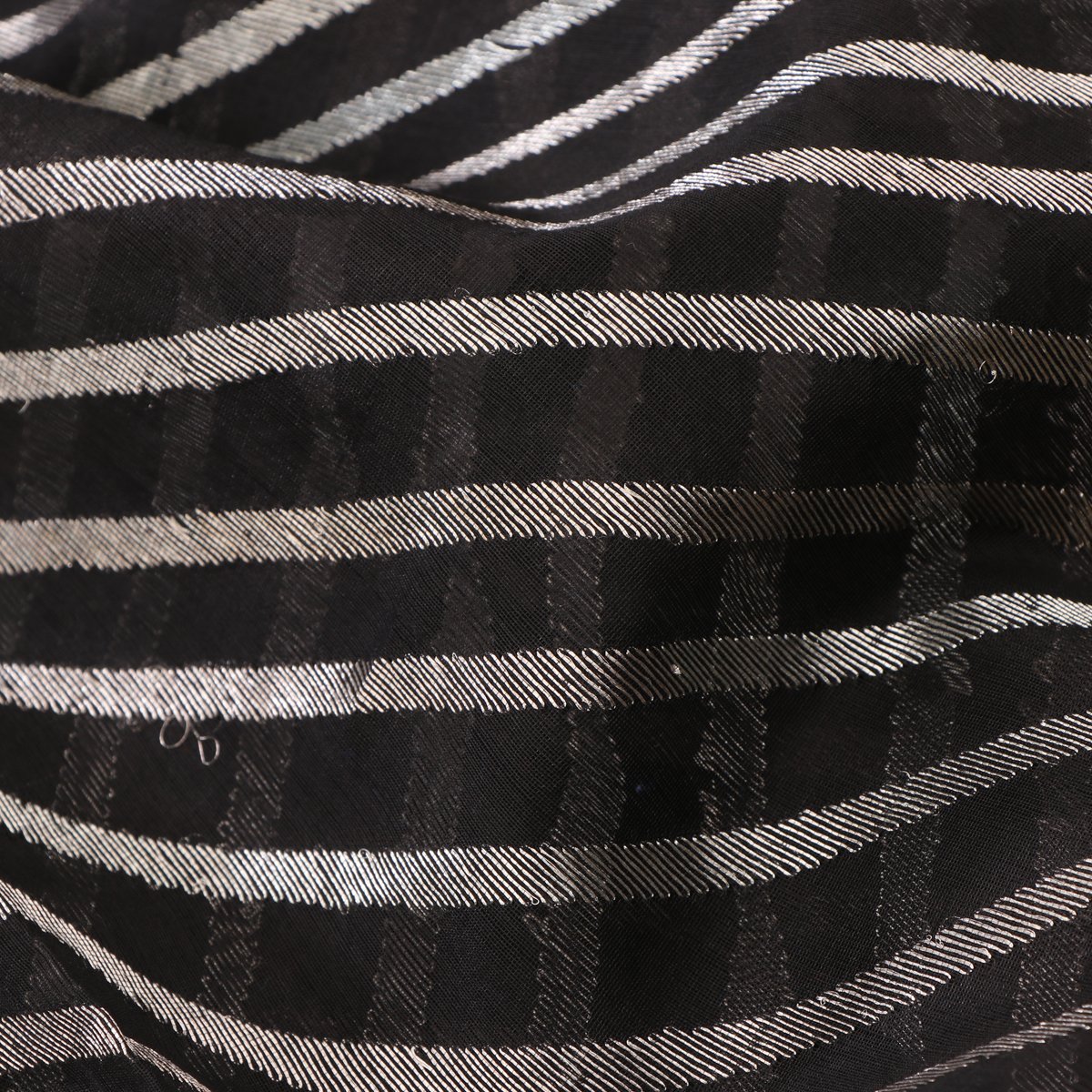 Handwoven Black And Silver Diagonal Stripes Silk Cotton Chanderi Sari - WIIAPRI CFJS(6) - Design View