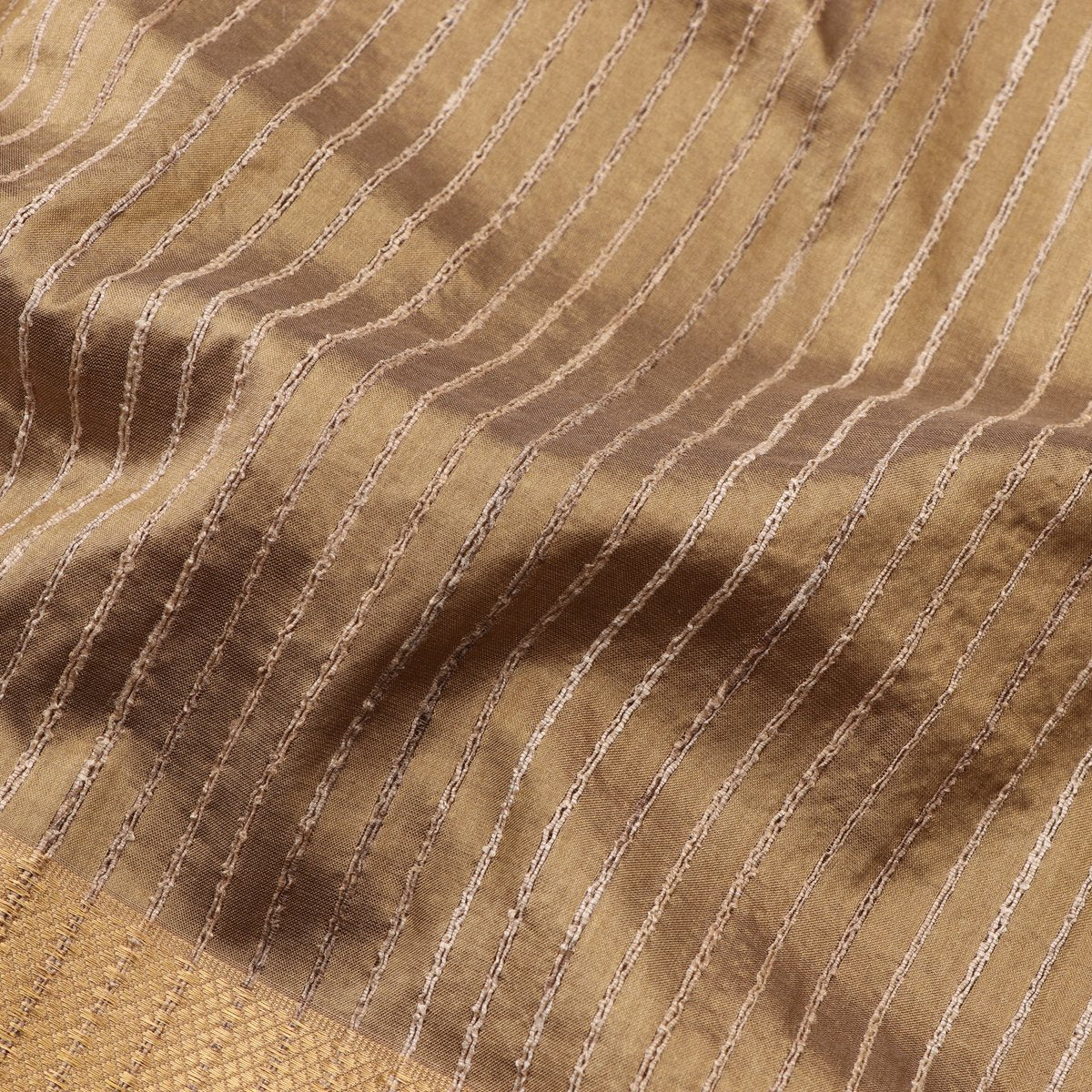 Handwoven Greenish Cream Textured Maheshwari Silk Cotton Sari-WIIGS038- Fabric View